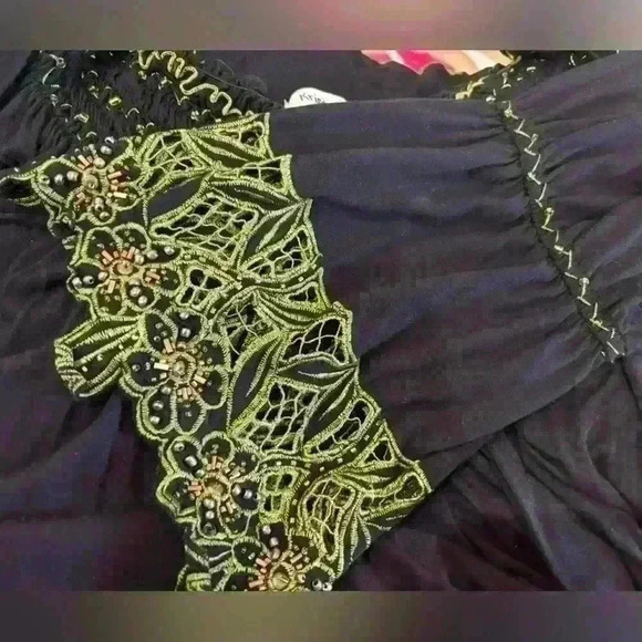 Beautiful rayon Krista Lee tunic top. Green and black size Large. - Picture 2 of 5